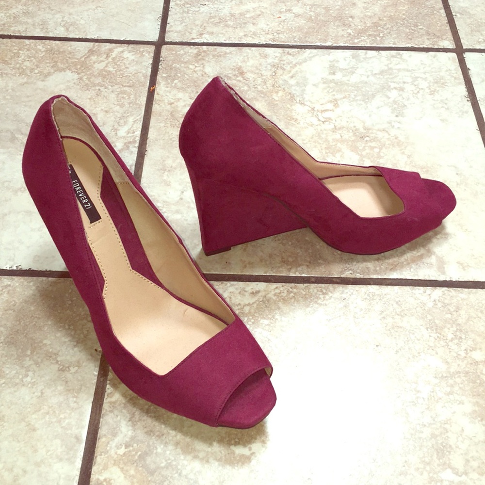 Cranberry Stylish Slim Wedge Design Shoes 👠